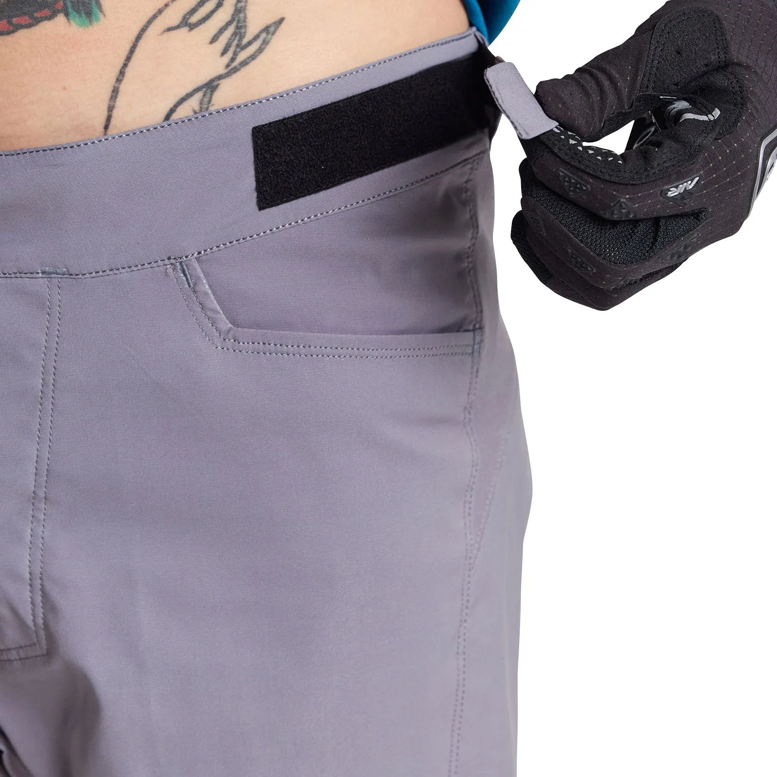 Flowline Short Shell Solid Charcoal