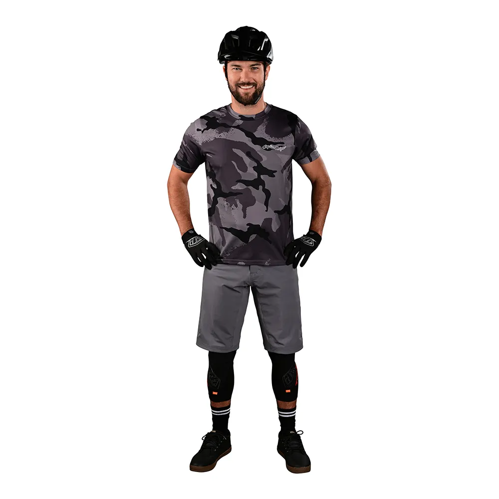 Flowline Short W/Liner Solid Charcoal