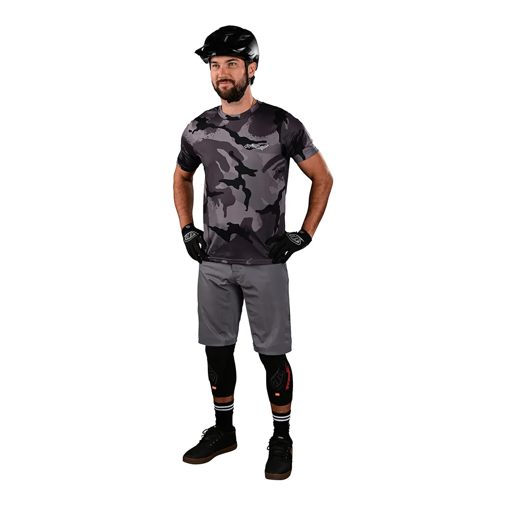 Flowline Short W/Liner Solid Charcoal
