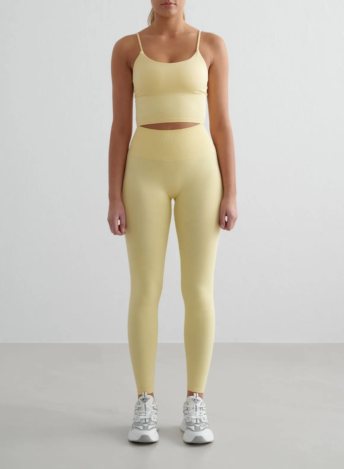 Mellow Shape Seamless Strap Singlet