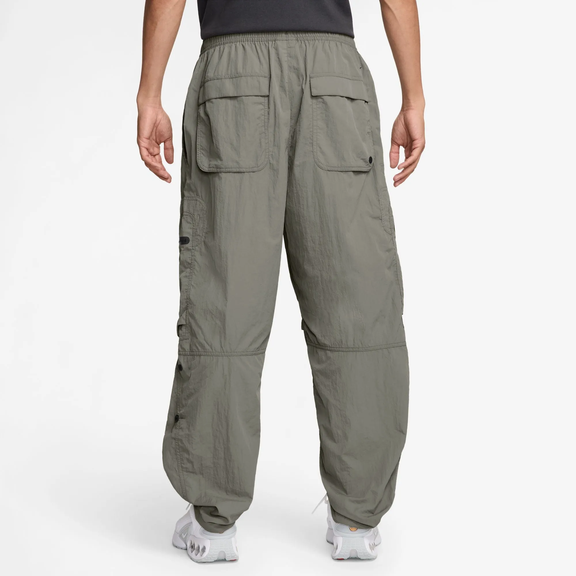 NIKE TECH WOVEN CARGO PANTS LIGHT ARMY/BLACK