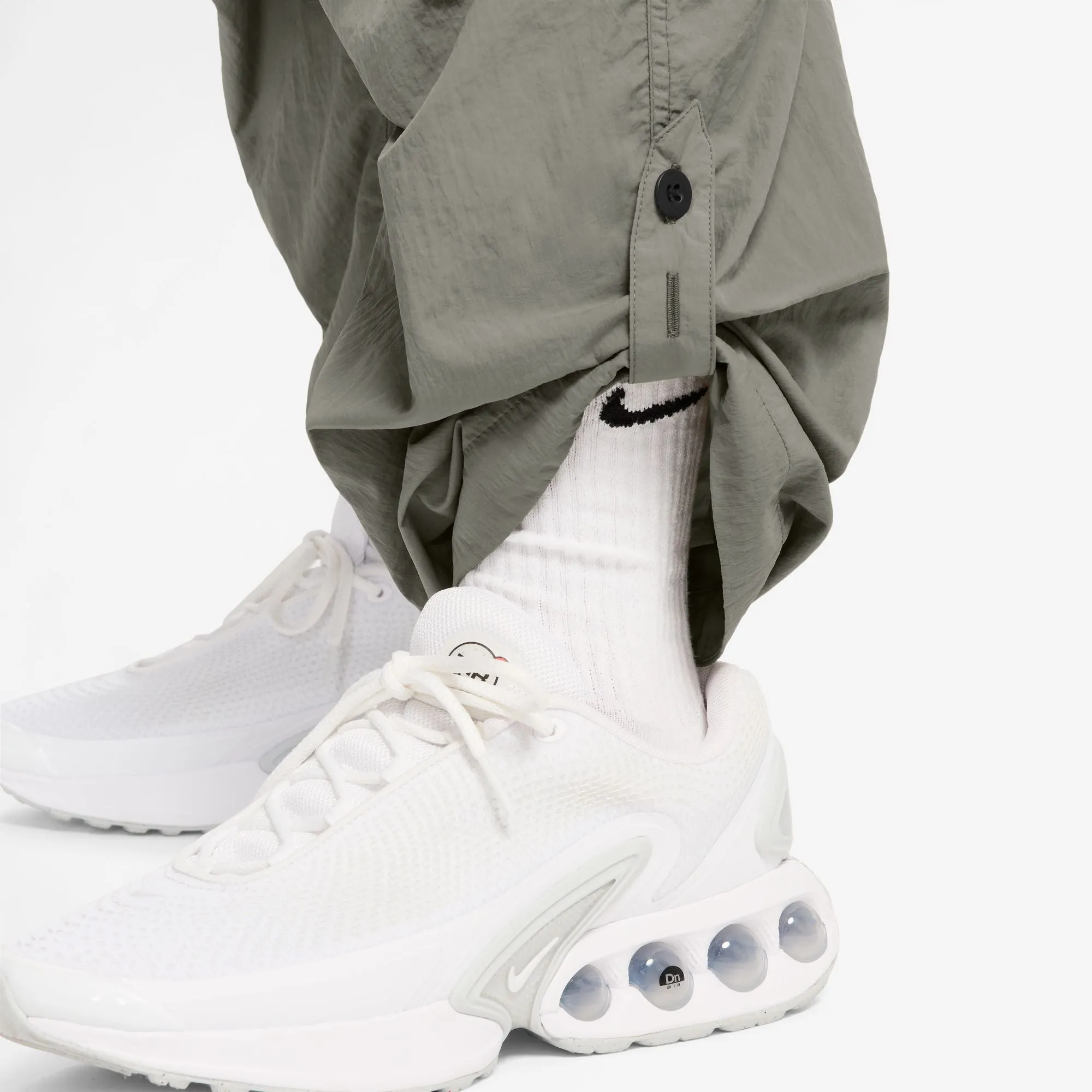NIKE TECH WOVEN CARGO PANTS LIGHT ARMY/BLACK