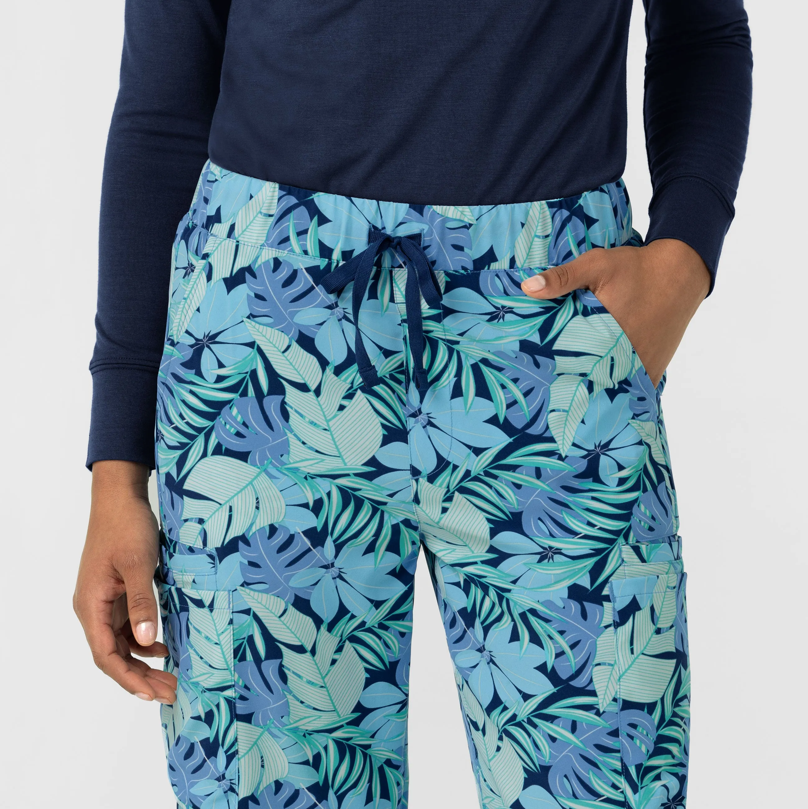 Women's Printed Double Cargo Scrub Pant - Breezy Palms