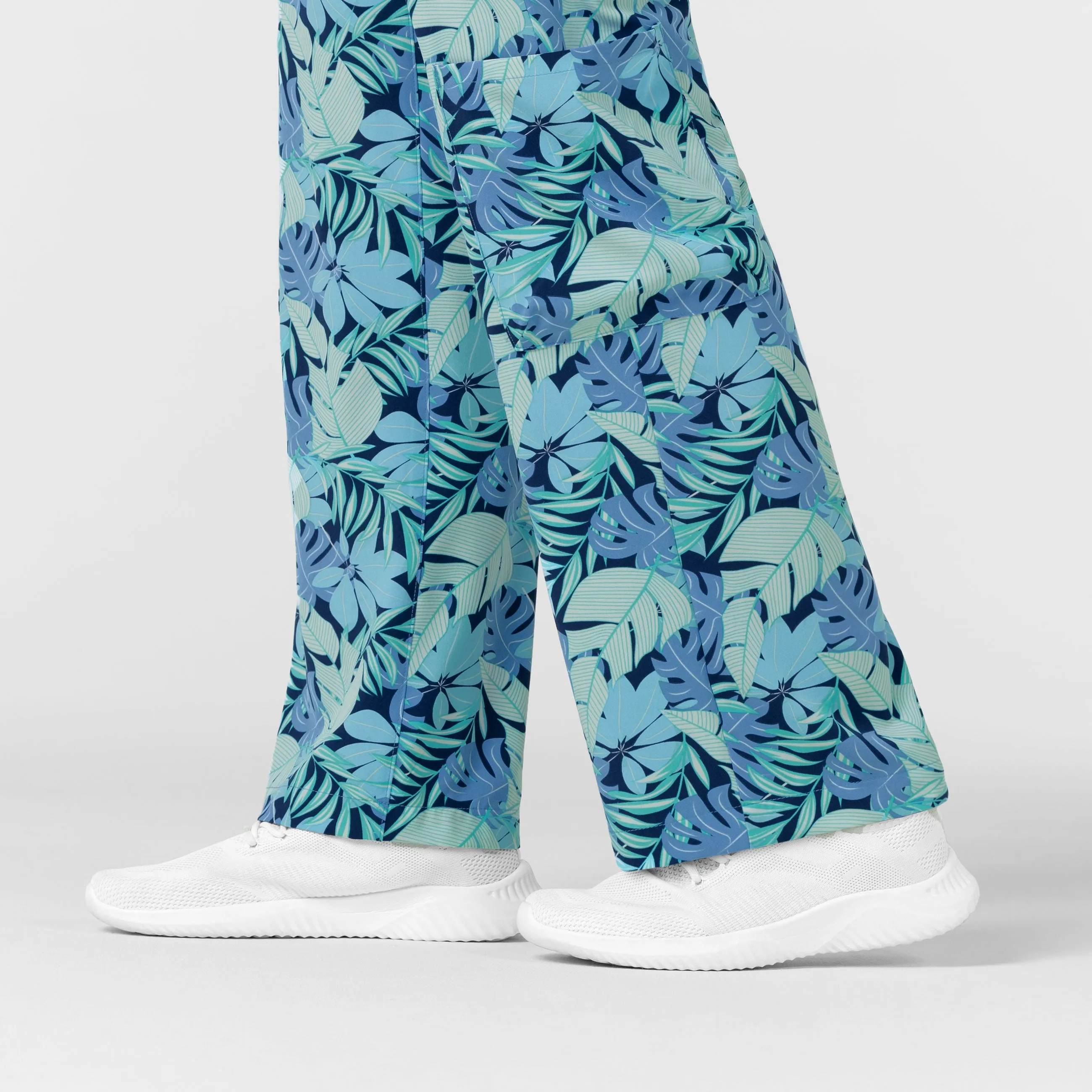 Women's Printed Double Cargo Scrub Pant - Breezy Palms