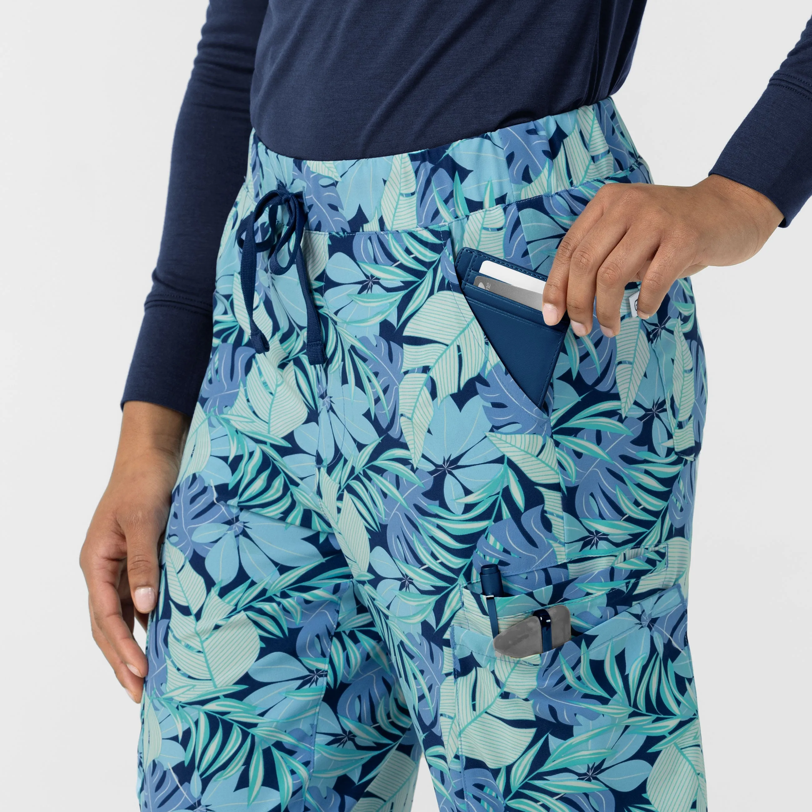 Women's Printed Double Cargo Scrub Pant - Breezy Palms